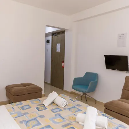 Alecos Lägenhetshotell 3*