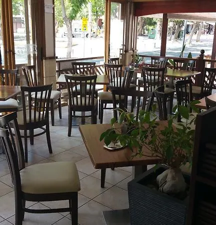 Ξενοδοχείο με διαμερίσματα Alecos 3*