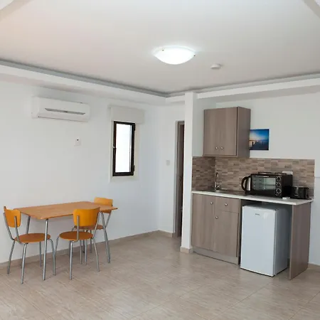 Alecos Apart-hotel 3*