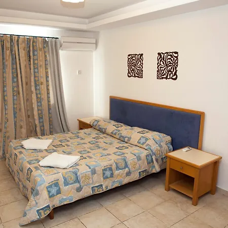 Alecos Apart-hotel 3*