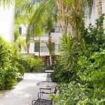 Alecos Paphos