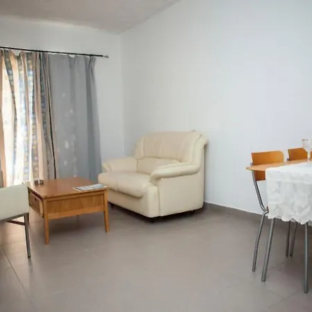 Alecos Aparthotel Paphos