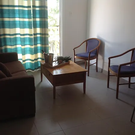 Alecos Aparthotel Paphos