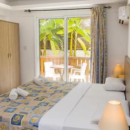 Alecos Aparthotel Paphos